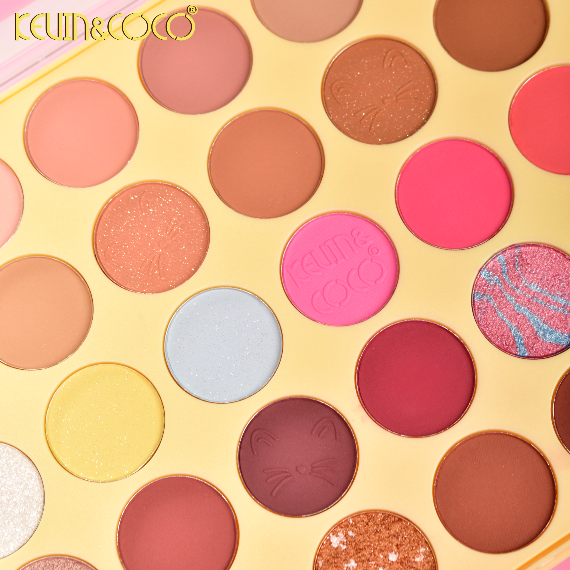 Paleta de sombras de ojos Catwoman's Secret de 32 colores