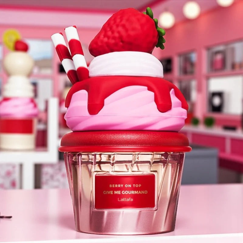 Berry on Top Give Me Gourmand Lattafa,  Perfume Árabe Eau de Parfum para Mujer 75 ml.